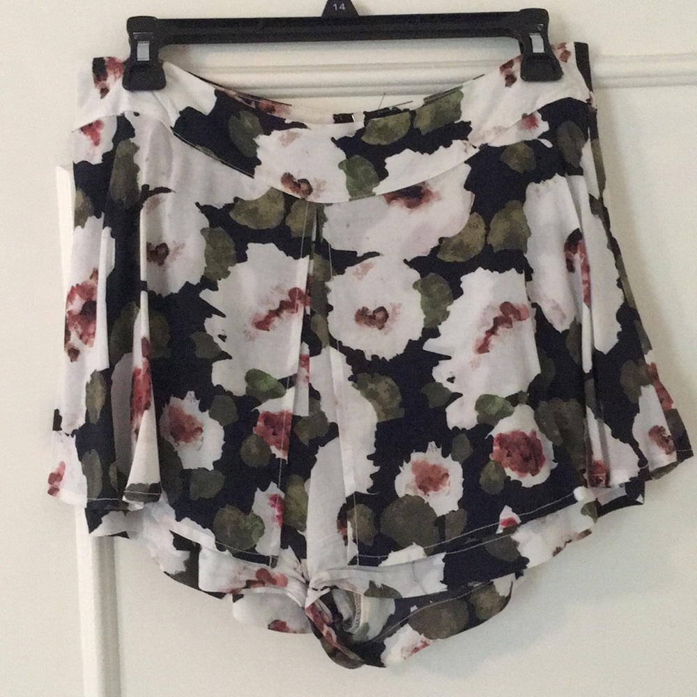 Sam & Lavi shorts size medium.